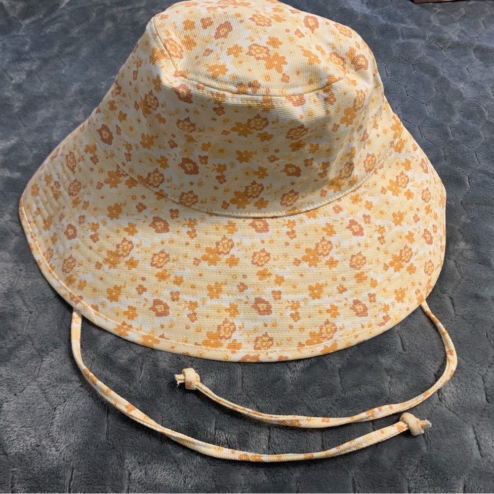 NWT Lack of Color Holiday Bucket Hat in Peach Bloom L/XL Sold at Free People